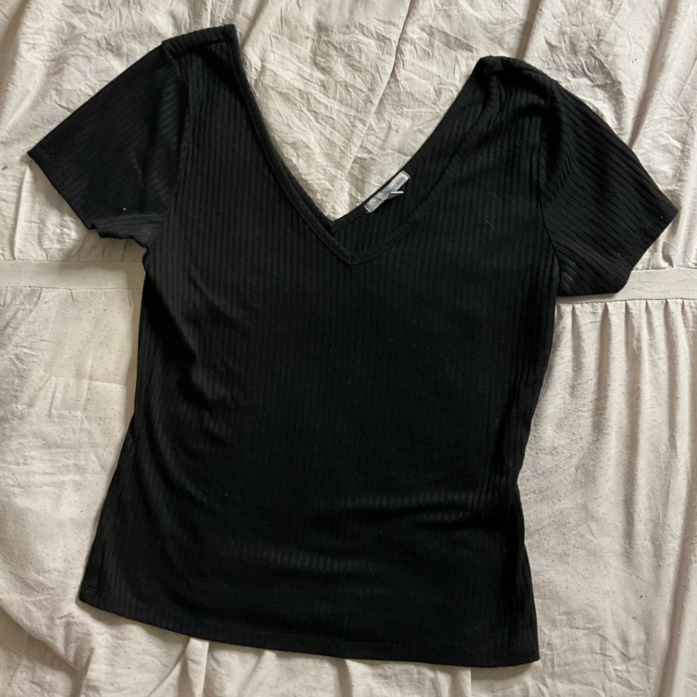 Black Ribbed V-Neck Top | Charlotte Russe